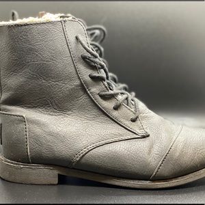 Toms Lined Textured Combat Boots Size 7.5 ✨